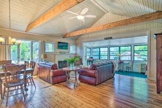 Peaceful Long Pond Cottage with Dock and Views - Rochester - 0