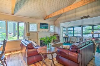 Peaceful Long Pond Cottage with Dock and Views - Rochester - 7