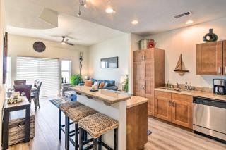 Pool Access, Walk to Beach Galveston Condo! - Galveston - 7