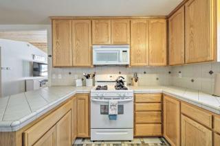 Community Perks Welcoming Groveland Home - 1