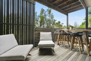 Duke St Convenience at your doorstep Beach living in the heart of the village close to cafes Ocean glimpse - 9