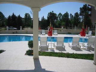 Chateau Del Mar Holiday Apartments - 1