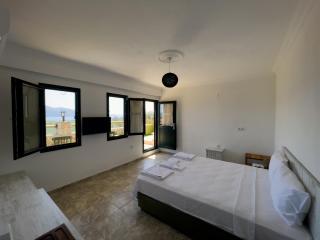 Beacon Hill Suites - 1