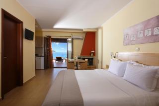 Faros Luxury Suites - 3