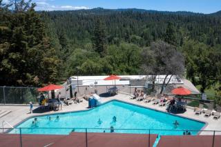 New Luxury Lake House in Pine Mountain Lake Close to Yosemite! Perfect for all seasons! Great for retreats, getaways, celebrations, and more! - Groveland - 1