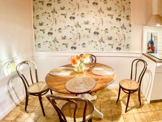 Apple Tree House - 1