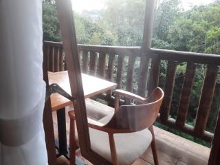 The Boat Homestay and Spa - 4