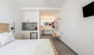 Amelia Deluxe Rooms - 1