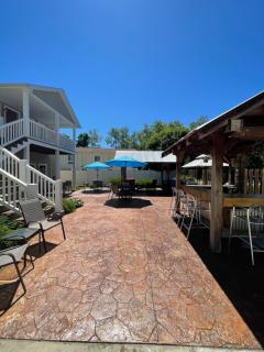 Bodee's Bungalow Adults Only Couples Only Boutique Hotel - Put-in-Bay - 0