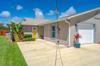 Dog Friendly Home wPrivate Fenced Yard, Garage & Fire Pit STEPS to the Beach! - New Smyrna Beach - 4