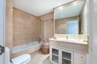 Apartment in Puerto Banus with pool views and parking - Marbella - 2