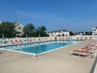 Grande at Canal Pointe 37502 Worcester Dr - 5