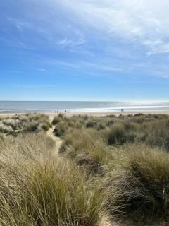 Beautiful Beach House - 9