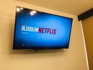 Lujoso Apartamento Nuevo, cerca de todo, moderno 100% amoblado con Netflix, Parqueo gratuito y WIFI. LUXURY - Santa Cruz de la Sierra - 2