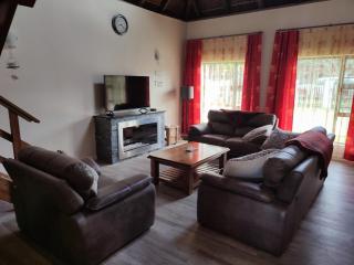 Whole House! Sleeps 6 with Solar Power and Pool - St Francis Bay - 6