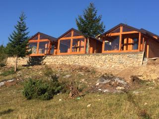 Vila DedeNikolla stankaj rugove pej - Peje - 0