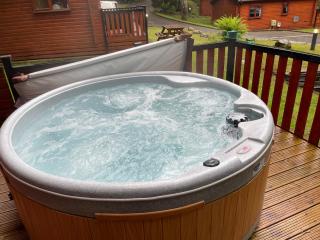 L02 - The Penrhyn Spa with Hot Tub - Bethesda - 9