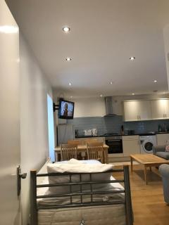 Spacious Two Double Bedrooms Flat, H 5 - 5