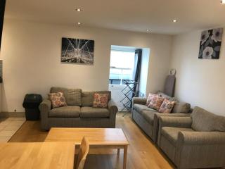 Spacious Two Double Bedrooms Flat, H 5 - 6