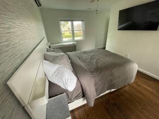 Shore Drive - 2 Bedroom/2 Bath/Bunk/Queen Oasis - Waterford - 1