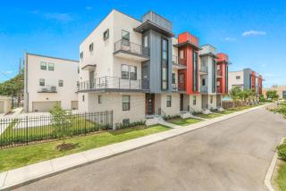 Spacious 4BR Townhouse with Amenities - New Orleans - 1