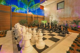 Spacious 4BR Townhouse with Amenities - New Orleans - 2
