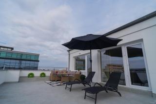 Penthouse with Huge Rooftop Terrace & City View - Bucarest - 9