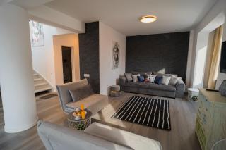 Penthouse with Huge Rooftop Terrace & City View - Bucarest - 5