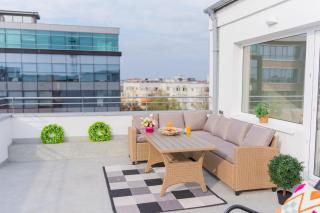 Penthouse with Huge Rooftop Terrace & City View - Bucarest - 0