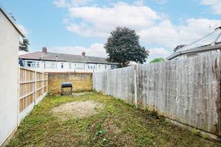 Cosy 2 Bed House w Parking nr Excel Docklands - London - 7