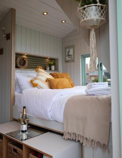 Luxury Retreat 30mins Taxi Ride From West London - Chessington - 5