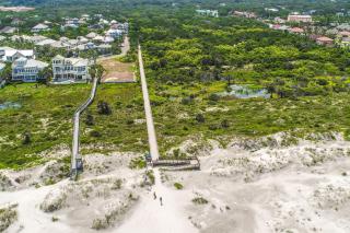 Dog-friendly vacation home close to the beach with pool & screened porch - 4