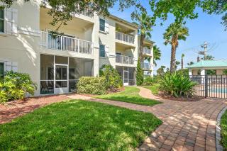 Dog-friendly vacation home close to the beach with pool & screened porch - 2