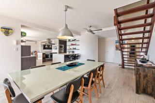 Remarkable Six Bedroom Waterfront Home! Perfect for the extended family - Mooloolaba - 2