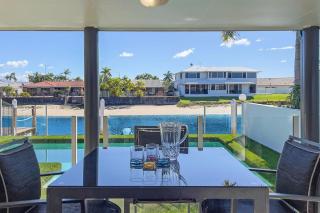 Remarkable Six Bedroom Waterfront Home! Perfect for the extended family - Mooloolaba - 7