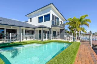 Remarkable Six Bedroom Waterfront Home! Perfect for the extended family - Mooloolaba - 9