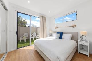 Waves Beach House - 5