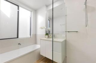 Waves Beach House - Marcoola - 2