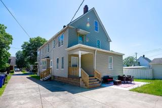 The Rubi Lounge - Private Rooms with Shared Kitchen, Living Room And Bathroom Free Street Parking Near Downtown - 5