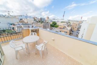 Amazing views of Spinola Bay in Heart of StJulians-hosted by Sweetstay - 1