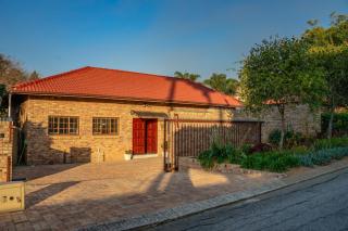 Bottle Brush Place WITH SOLAR - Roodepoort - 8