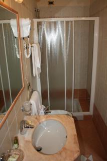 Albergo Ristorante Punta Dell'Est - Clusane sul Lago - 1