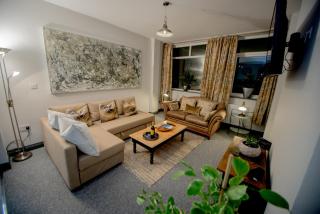 Barnston House - Heswall - spacious homely holiday home by Rework Accommodation - Heswall - 1