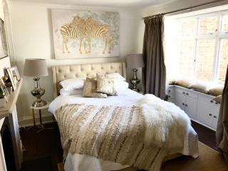 Marina Retreat - Stunning 4 bedroom, 3 bathroom house with harbour views! - 5