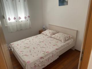 Apartments Mladenka 20m from marina! - Sukošan - 7