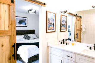 LUX Modern Chalet, Pool & Hot Tub, 10 Mins to the Mountain & Incredible Views - Whitefish - 5