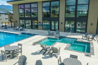 LUX Modern Chalet, Pool & Hot Tub, 10 Mins to the Mountain & Incredible Views - Whitefish - 2
