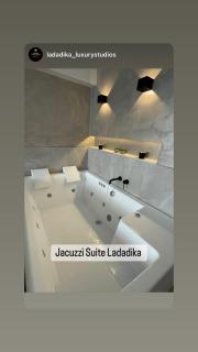 Jacuzzi Suite Ladadika - 3
