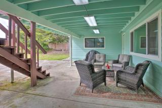 Bungalow with Wraparound Deck - 8 Mi to Brookings - Smith River - 8