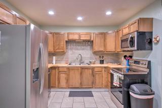 Bungalow with Wraparound Deck - 8 Mi to Brookings - Smith River - 4